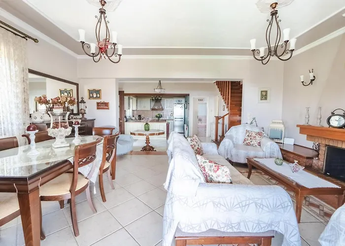 Kefalonia - Charming 3 Bedroom Gardenia Σπαρτιά