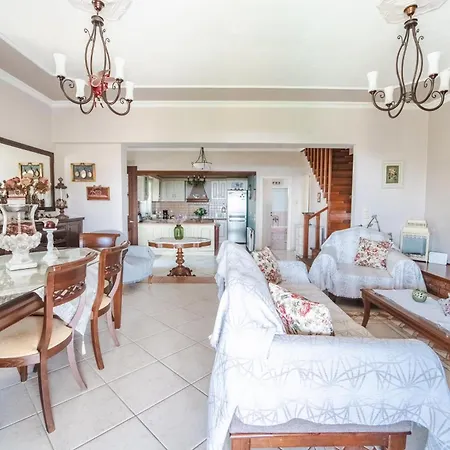 Kefalonia - Charming 3 Bedroom Gardenia Spartià