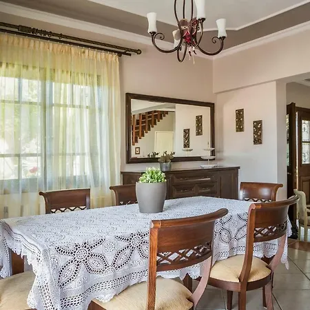 Kefalonia - Charming 3 Bedroom Gardenia *
