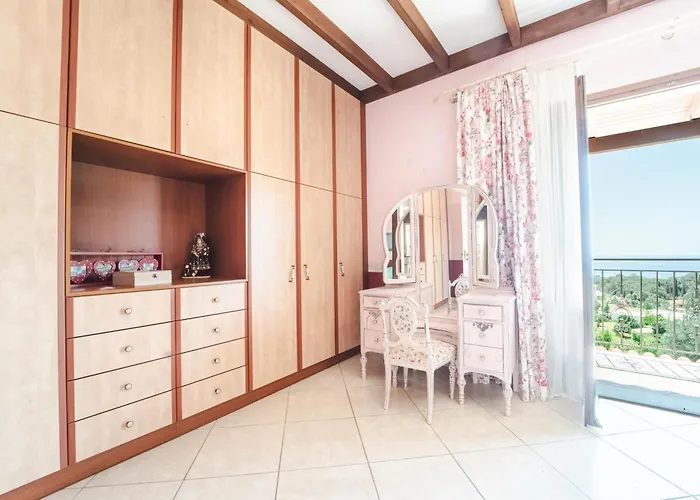 Kefalonia - Charming 3 Bedroom Gardenia *