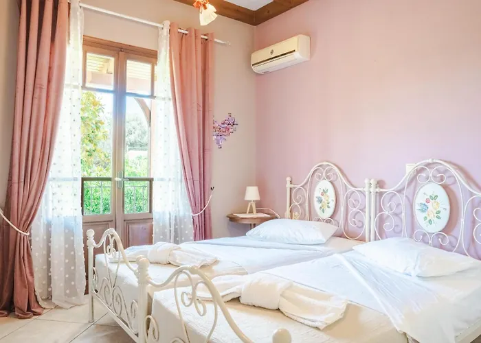 Villa Kefalonia - Charming 3 Bedroom Gardenia *